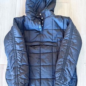 Women's Black Puffer Jacket/Pullover